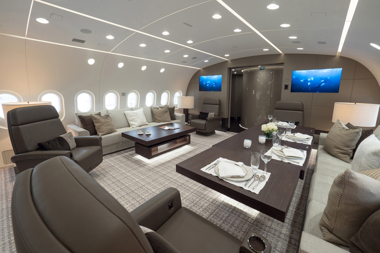 Exclusive VIP lounge for travelers on a private jet London to Nice mission